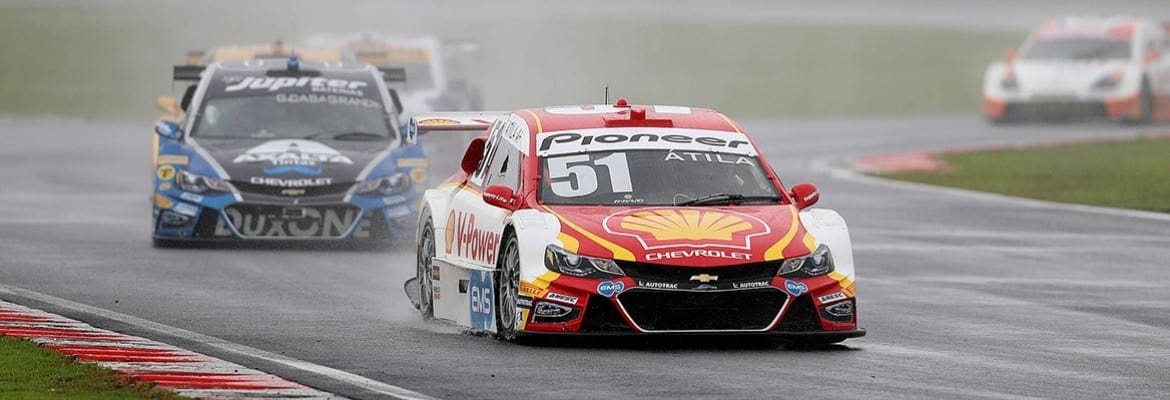 Barrichello e Átila Abreu vencem em etapa caótica em Goiânia