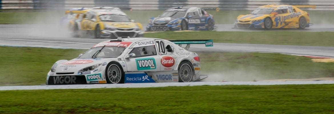 Diego Nunes conquista pódio e volta ao top 5 do campeonato