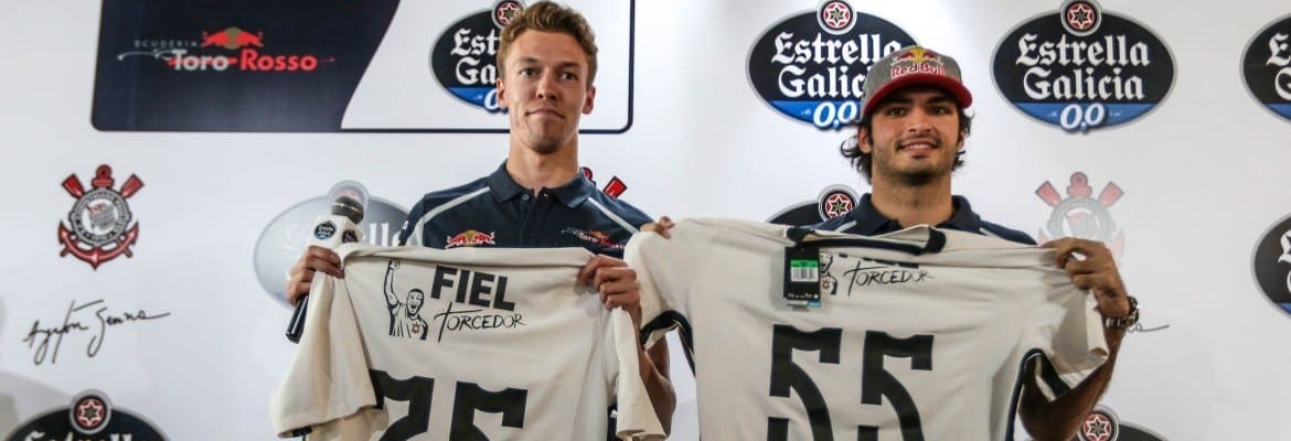 Antes de encarar a pista, Sainz e Kvyat conhecem a Arena Corinthians