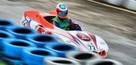 Com metade da prova completada, equipe de Rubens Barrichello está na liderança das 500 Milhas