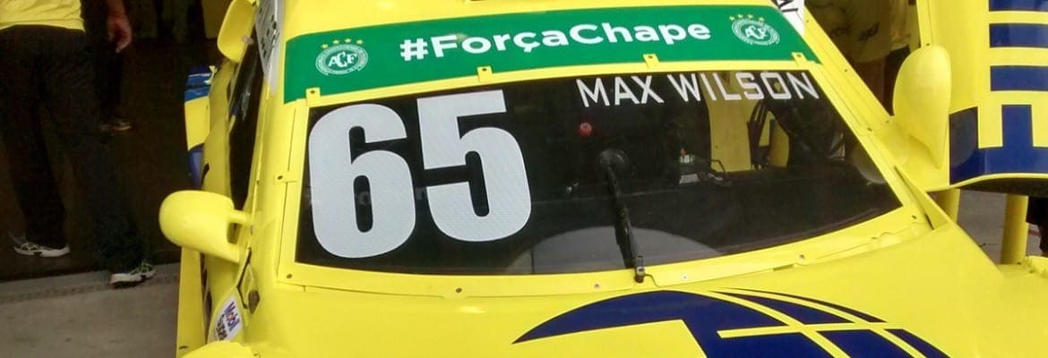 Pilotos da Stock Car realizam homenagens ao time da Chapecoense