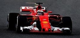 Raikkonen supera Mercedes e lidera segundo dia de testes