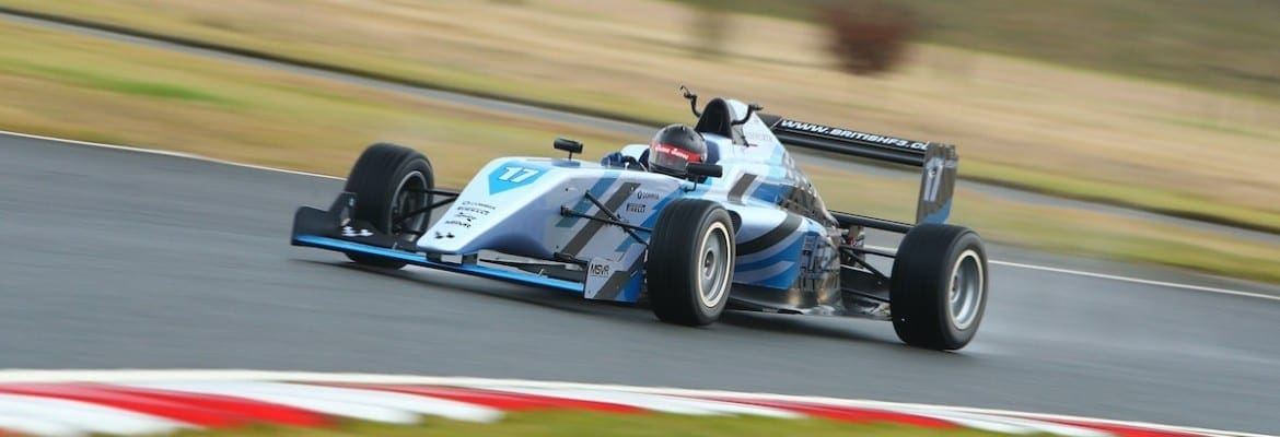 Adriano Medeiros testa carro da F3 Britânica