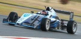 Adriano Medeiros testa carro da F3 Britânica