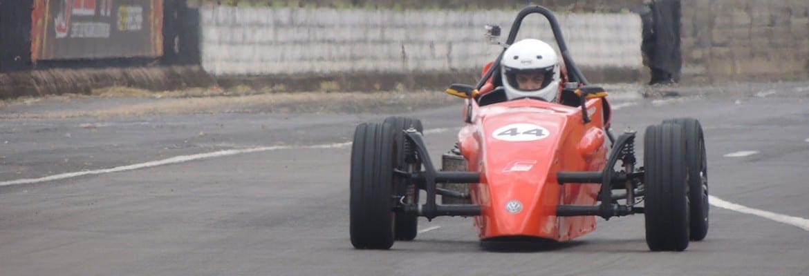 F1Mania.net testa a Fórmula Vee, que promete formar jovens e também os não tão jovens