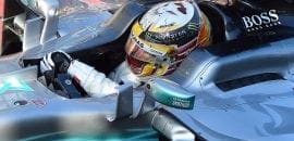 Hamilton afirma estar “em dia” com treinamento físico
