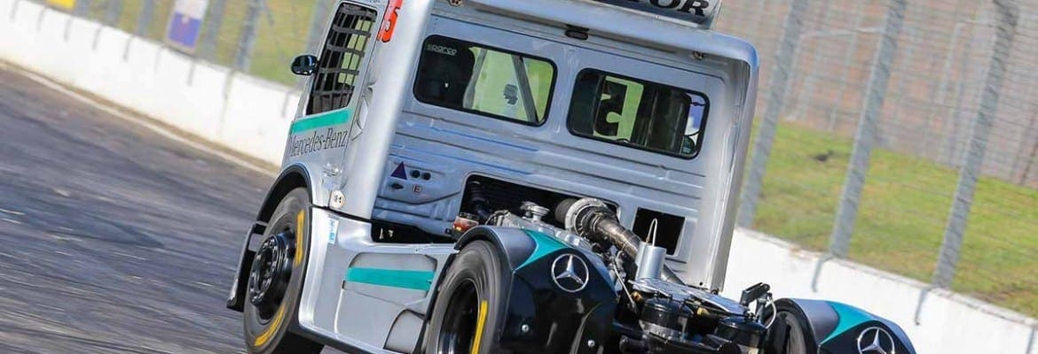 Wellington Cirino na frente da Truck no Velopark