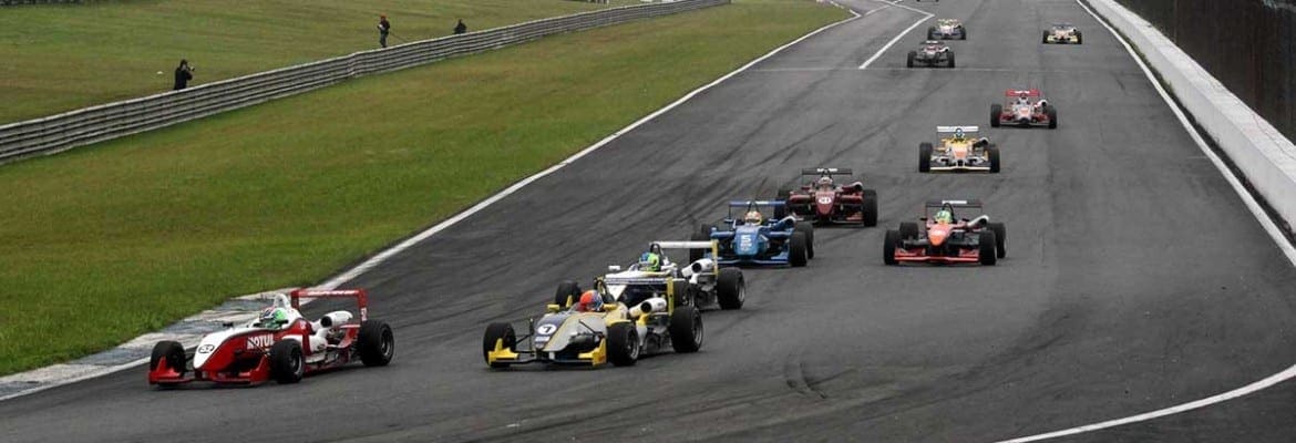 Irmãos Coletta comandam a festa na abertura da temporada da F3 Brasil em Curitiba