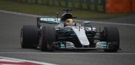 Hamilton voa e conquista a pole position para o GP da China