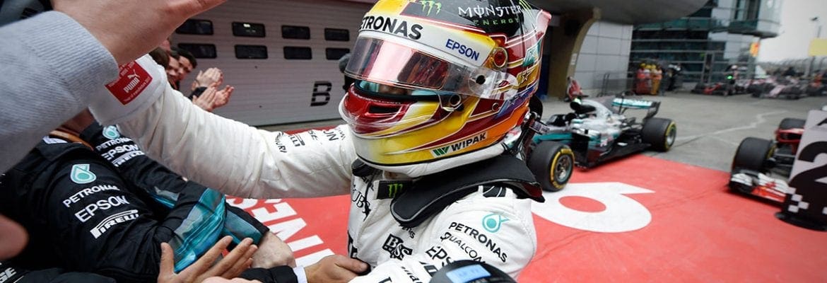 Lewis Hamilton comemora vitória “incrível” na China