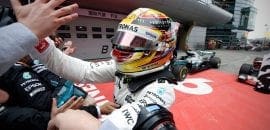 Lewis Hamilton comemora vitória “incrível” na China