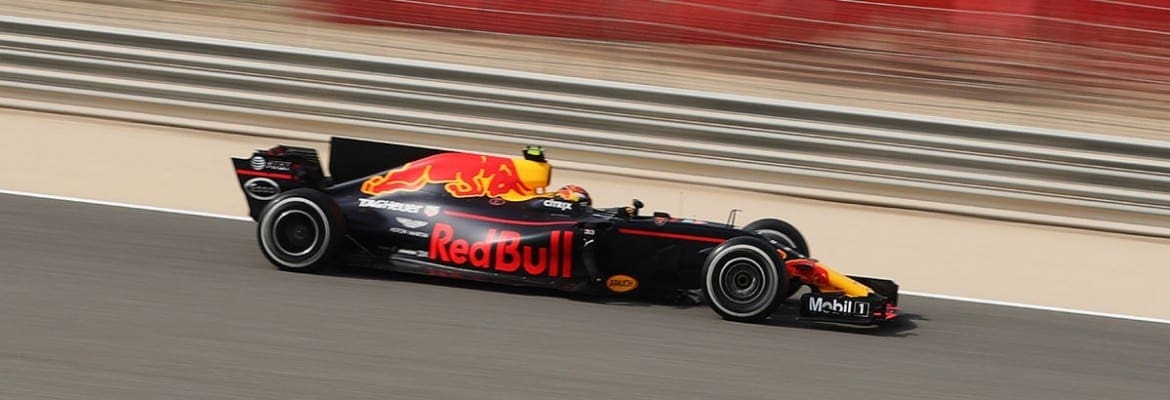 Max Verstappen surge no fim da sessão e lidera o terceiro treino livre, no Bahrein