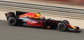 Max Verstappen surge no fim da sessão e lidera o terceiro treino livre, no Bahrein