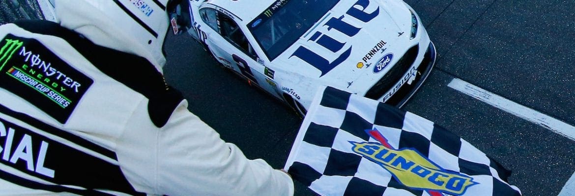 Brad Keselowski aproveita chance e vence etapa de Martinsville