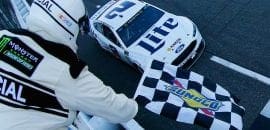 Brad Keselowski aproveita chance e vence etapa de Martinsville