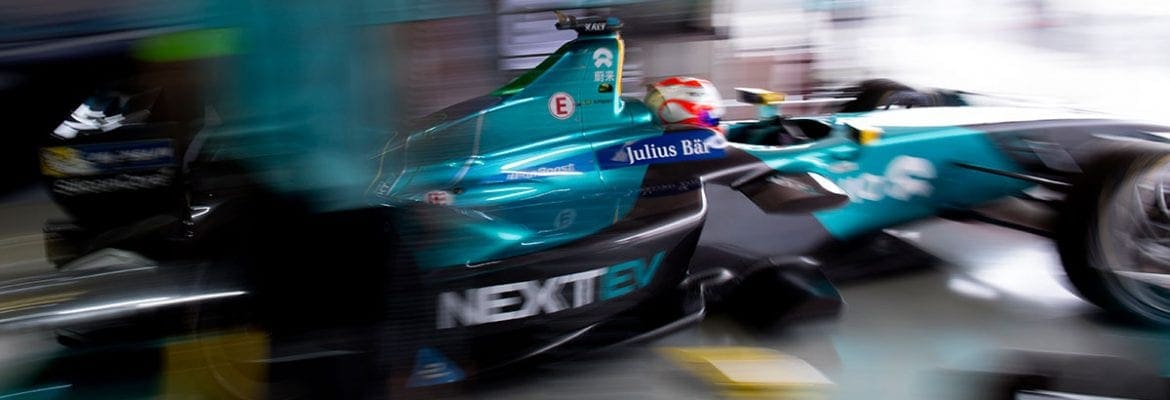 Piquet volta a pontuar, apesar de tempo perdido no pit-stop