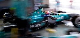 Piquet volta a pontuar, apesar de tempo perdido no pit-stop