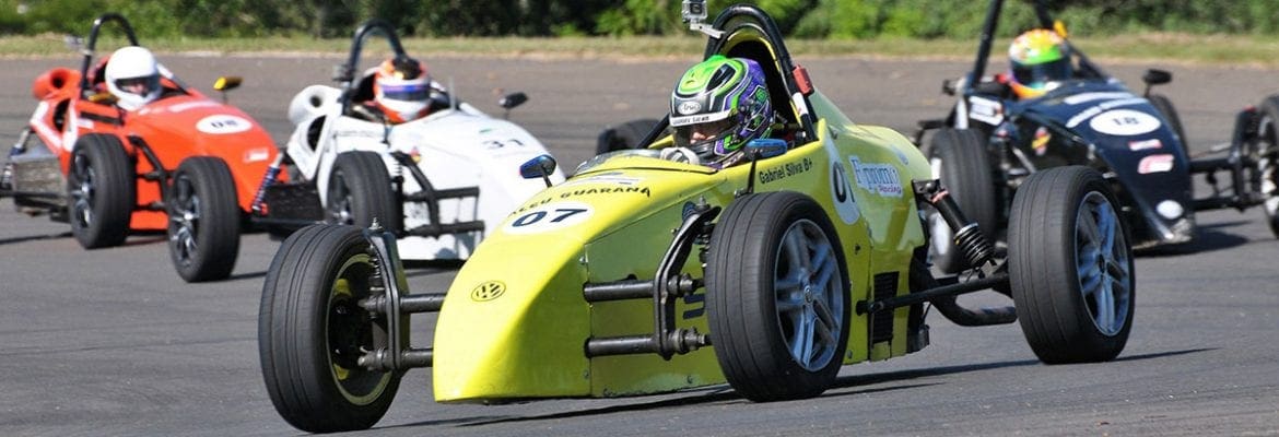 Jovens promessas do automobilismo vencem na abertura da Copa ECPA de FVee