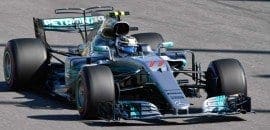De acordo com a Mercedes, Bottas segurou Vettel com pneus danificados