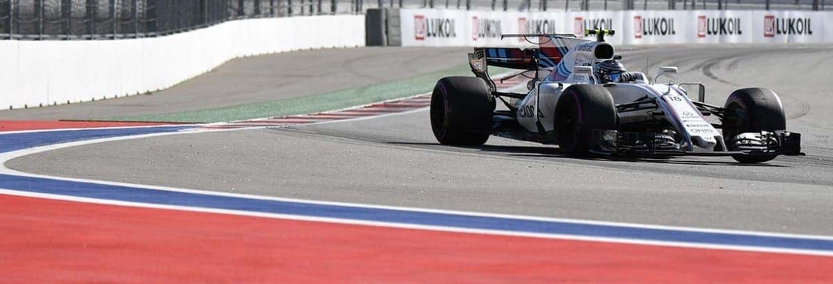 Stroll: “Fui espremido na zebra e o carro derrapou”