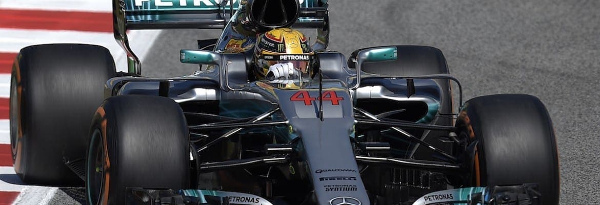 Hamilton confirma o favoritismo e crava a pole em Barcelona