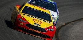 Joey Logano vence primeira prova no ano em Richmond