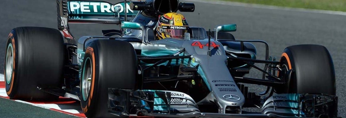TL1: Hamilton lidera dobradinha da Mercedes na Espanha