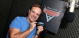 Rubens Barrichello irá dublar personagem de Carros 3