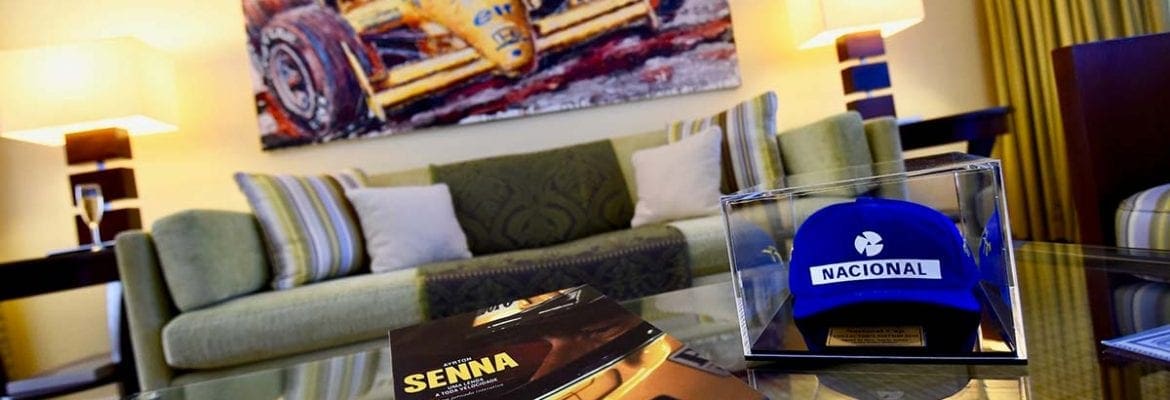 Príncipe Albert II inaugura estátua de Senna abrindo série de homenagens ao piloto em Mônaco