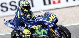 Valentino Rossi passará por cirurgia após acidente em Tavullia