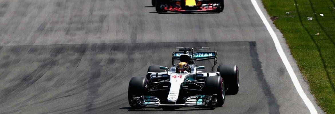 Depois de reclamações dos pilotos, FIA ajusta a regra de bandeiras azuis