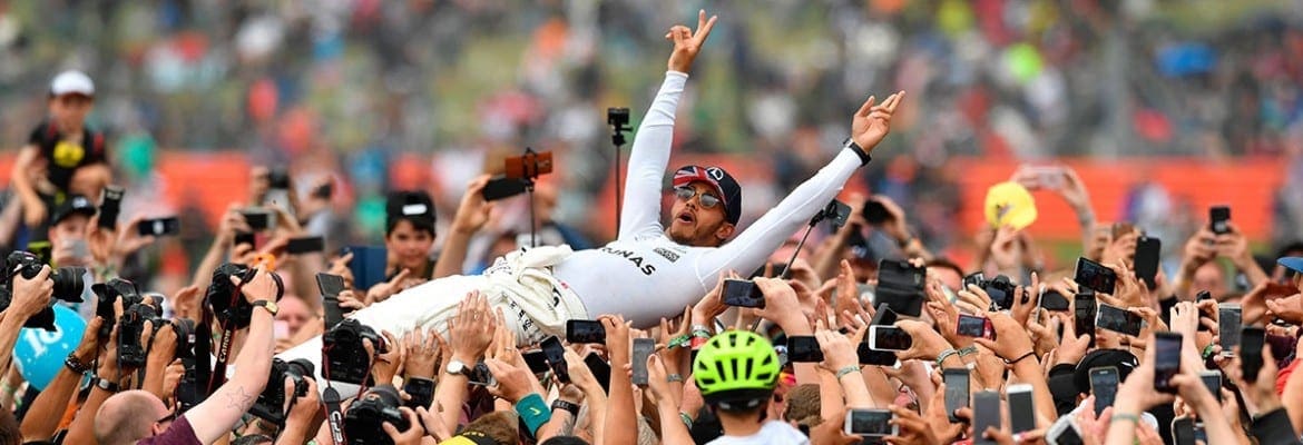 Lewis Hamilton comemora fim de semana “sem problemas”