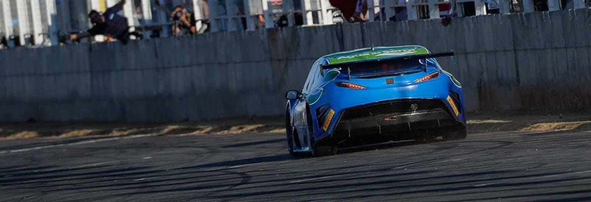 Aniversariante do dia, Marco Cozzi vence a primeira na temporada