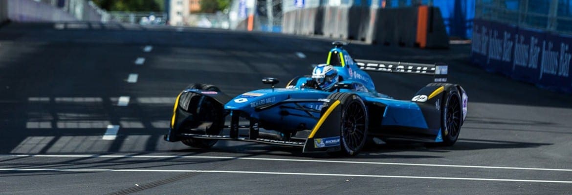 Prost fecha treinos livres na frente; Buemi bate forte e destrói carro