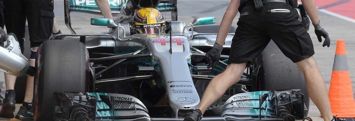 Hamilton recebe punição e perderá cinco posições no grid