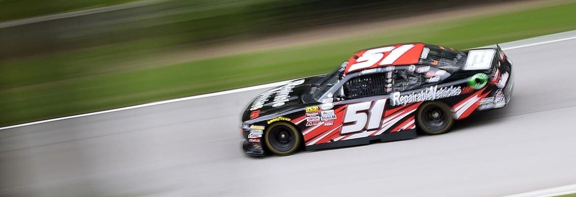 Jeremy Clements surpreende e vence pela primeira vez na Xfinity