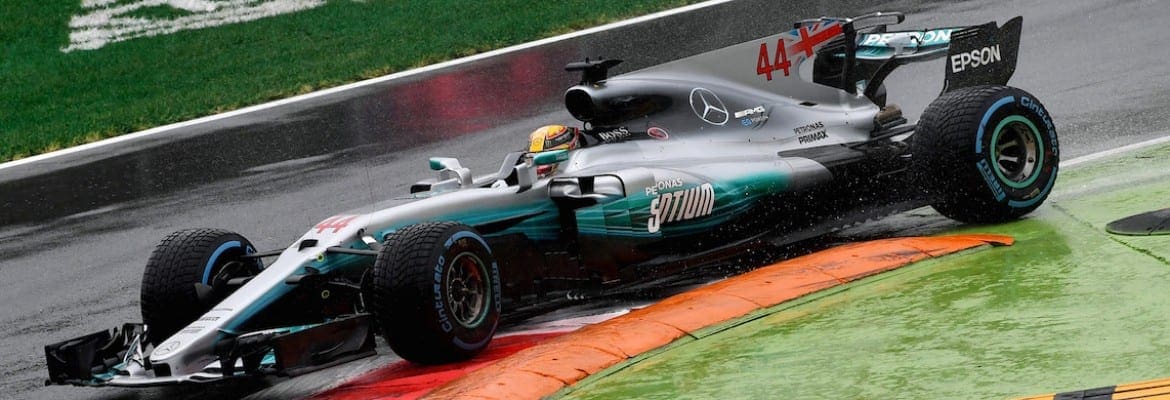 Lewis Hamilton crava a pole position em sessão caótica em Monza e bate o recorde de Schumacher