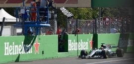 Hamilton comanda a dobradinha da Mercedes e assume a ponta do campeonato em Monza