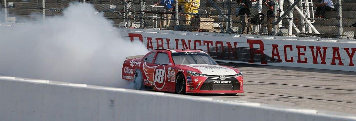 Xfinity: Hamlin surpreende na última curva e vence etapa em Darlington