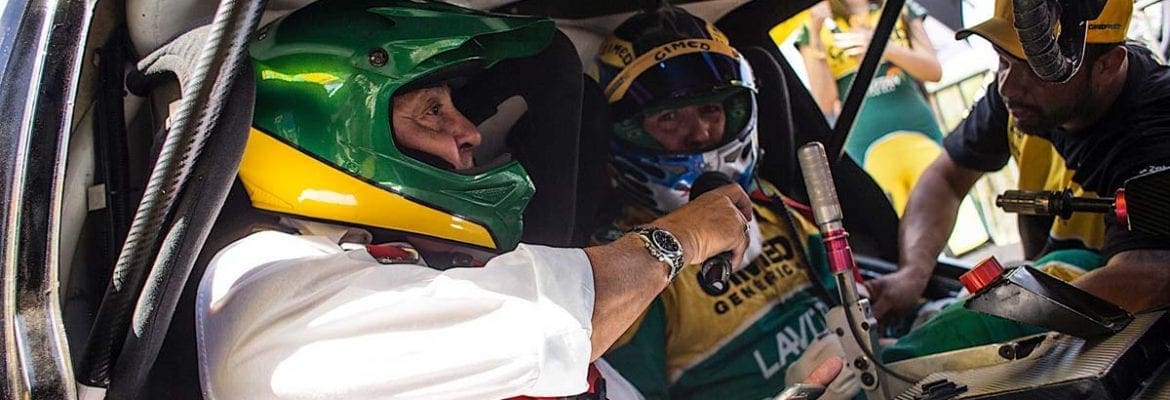 VÍDEO: Galvão Bueno se diverte em carona a 250 km/h com o filho Cacá Bueno no Stock da Cimed Racing