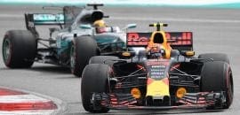 Max Verstappen supera Hamilton e vence o GP da Malásia