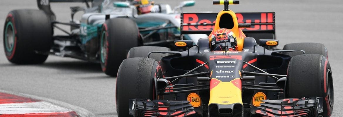 Max Verstappen supera Hamilton e vence o GP da Malásia