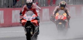 Com pista molhada e batalha épica, Dovizioso vence Marquez em Motegi