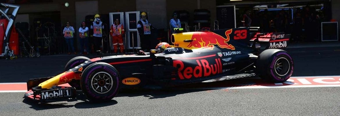 Verstappen na P2: “Temos uma grande reta antes da Curva 1 amanhã”