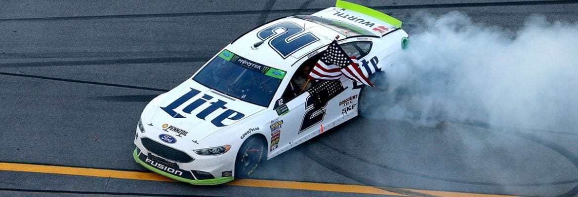 Brad Keselowski triunfa em prova tumultuada em Talladega