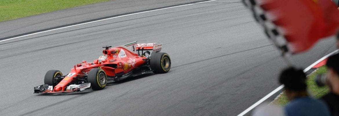 Vettel acusa Mercedes de usar Bottas para bloqueá-lo na Malásia