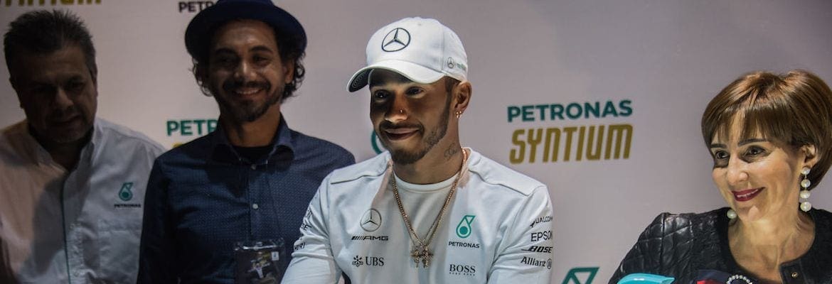 Hamilton lembra Ayrton Senna e revela um carinho especial pelo Brasil
