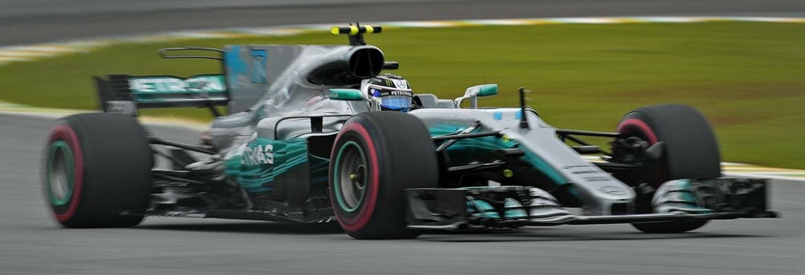 Hamilton bate e Bottas larga na frente em Interlagos