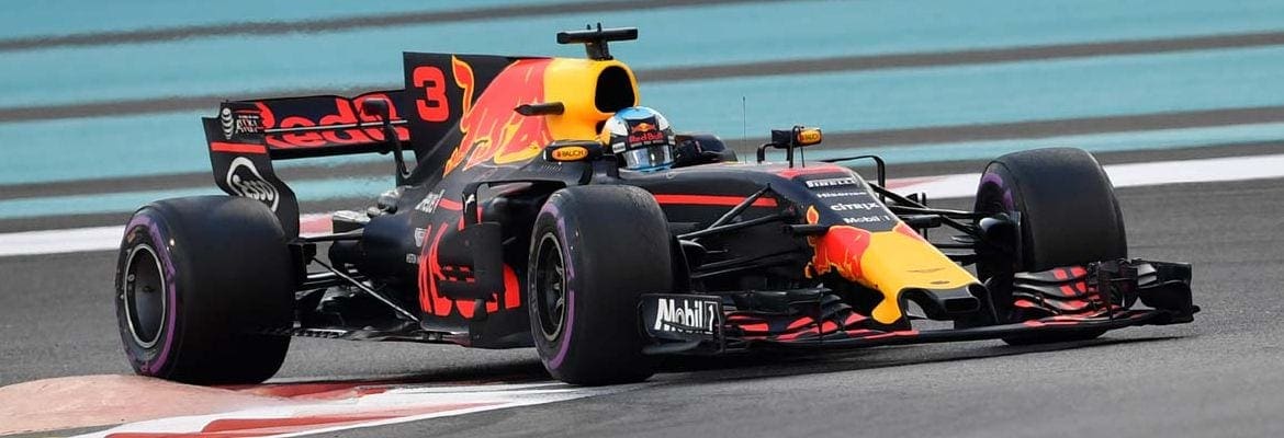 Ricciardo abandonou com problemas hidráulicos na Yas Marina