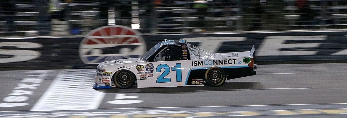 Johnny Sauter suporta pressão de Austin Cindric e vence no Texas pela Truck Series
